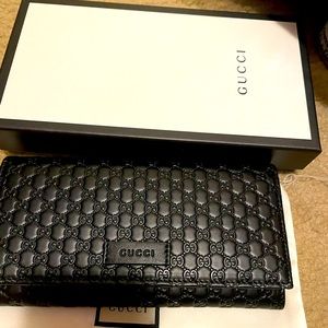 New Gucci Women's Leather Continental Wall…